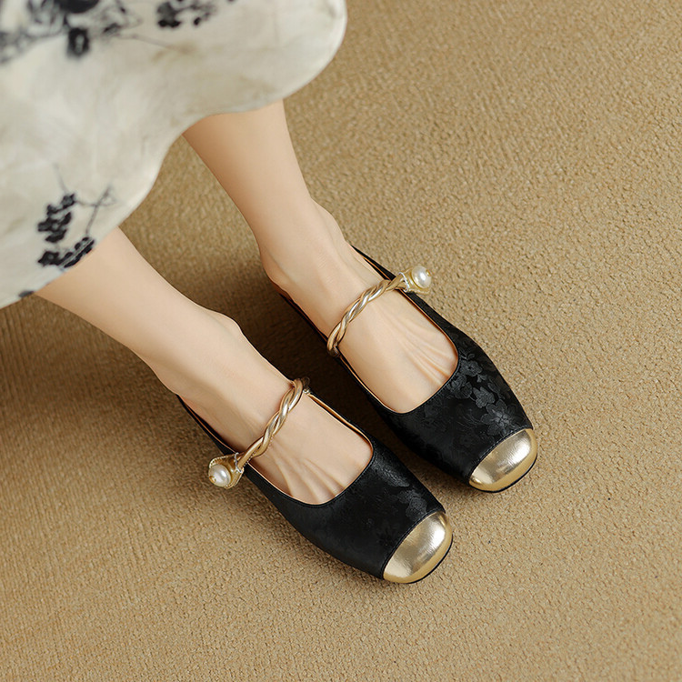 Elegant Slip-On Pumps - Luxurious Brocade & Pearl Detail for Comfort