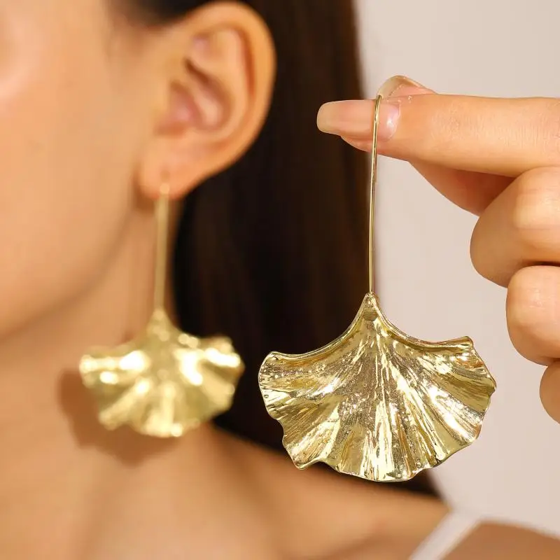 Bliss™ | Elegant Vintage Golden Petal Earrings