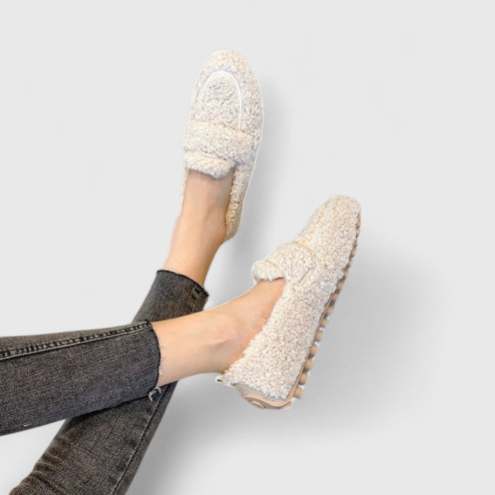 Solenne | Warm slippers with an elegant design 3