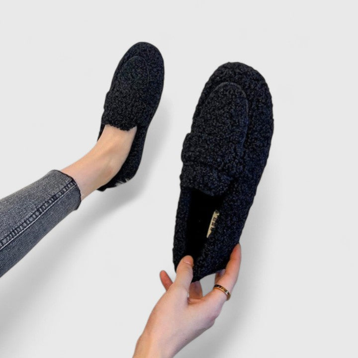 Solenne | Warm slippers with an elegant design 4